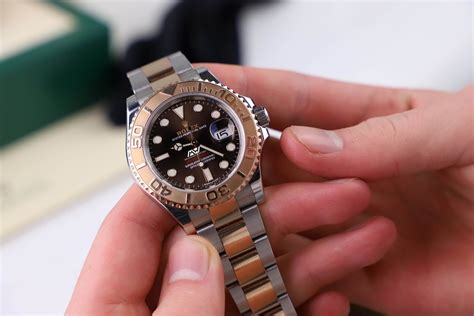 How to Properly Wind a Rolex: Everything You Need to Know